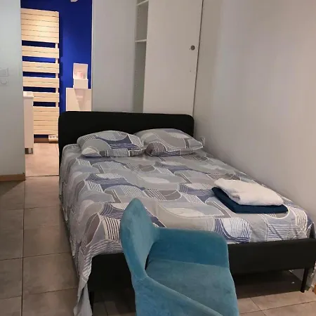 Petit Avec Terrasse *