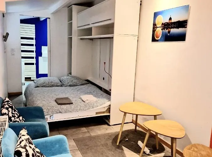 Petit Avec Terrasse Апартаменты