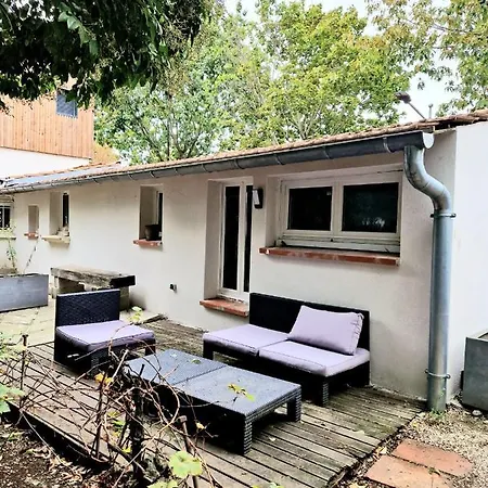 Petit Avec Terrasse Apartment *